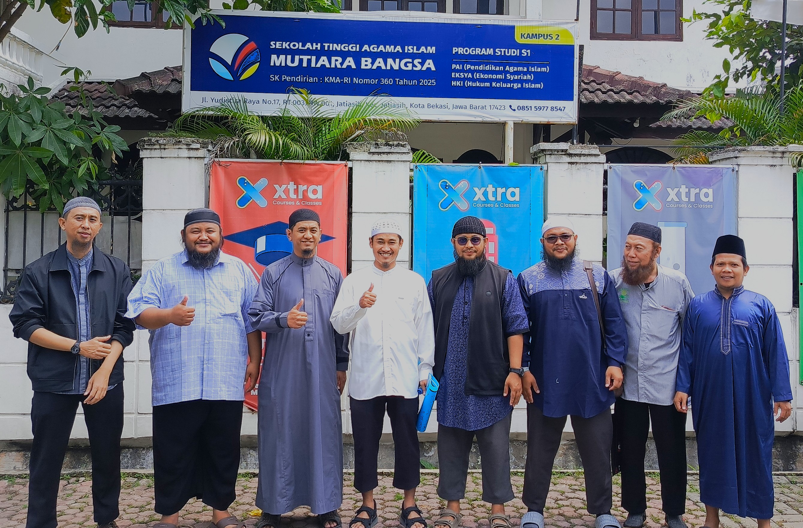 Rombongan STAI Mutiara Bangsa dan Ma'had Aly Imam Asy Syatibi berfoto bersama di Kampus 2 STAI Mutiara Bangsa